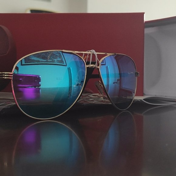 NEW Discoloration sunglasses with blue Cartier - Picture 3 of 6